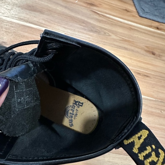 Doc marten 1460 black lace up 8 hole boots EUC size 7 US-M/ 38 EU / 8US-L - Picture 8 of 16